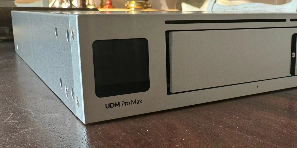 UDM-Pro-Max.jpg UDM-Pro-Max.jpg